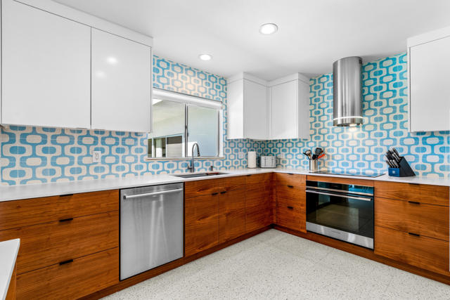 Image 15 of 60 For 76080 Fairway Drive