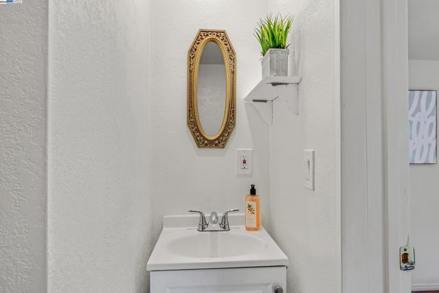 2715 Mosswood Dr, San Jose CA: https://media.crmls.org/mediaz/28926dd1-ac62-41e9-a3ea-8a6320d9dd8e.jpg