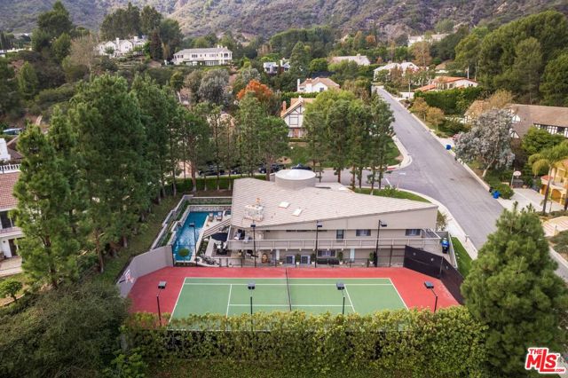 17765 Camino De Yatasto, Pacific Palisades CA: https://media.crmls.org/mediaz/2892ac85-4e69-4650-a9f9-da31dcd0156e.jpg