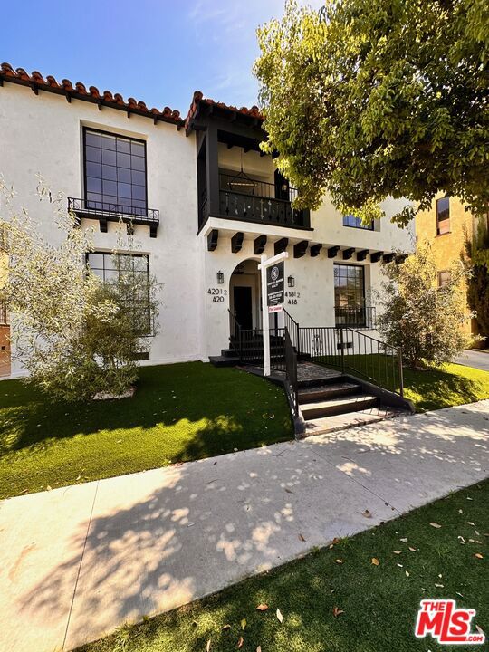 418 N Stanley Avenue, Los Angeles CA: https://media.crmls.org/mediaz/2892dc2e-9426-48cb-b6fc-fce33898082b.jpg