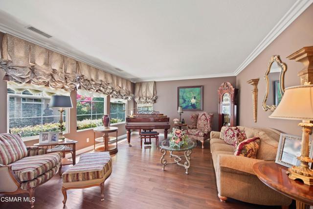 3194 Sunset Hills Boulevard, Thousand Oaks CA: https://media.crmls.org/mediaz/28931260-2c2d-4ad7-a0f3-8faaea159356.jpg