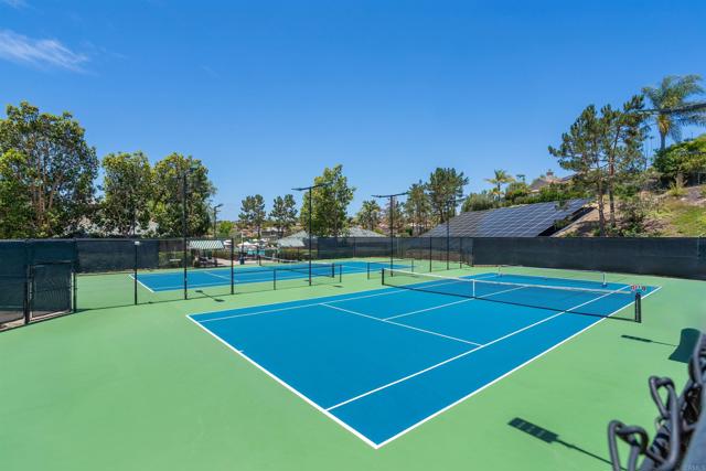 7866 Calle Oliva, Carlsbad CA: https://media.crmls.org/mediaz/28932d85-2ec0-42f0-b787-332f938c8936.jpg