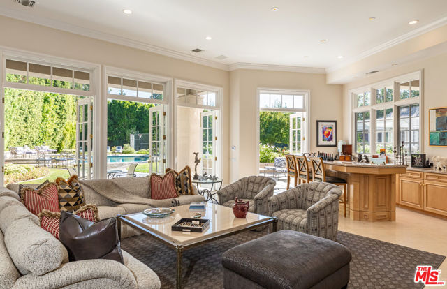 5200 Encino Avenue, Encino CA: https://media.crmls.org/mediaz/28936cb8-097d-439c-98cd-8ee3649625a8.jpg