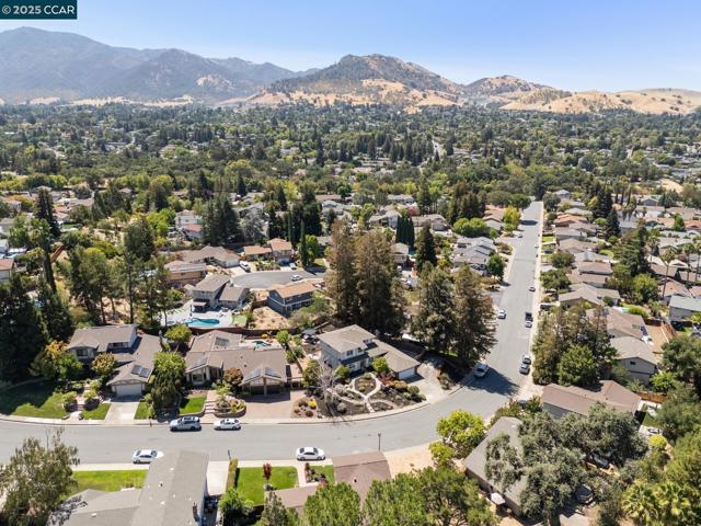 1826 Yolanda Circle, Clayton CA: https://media.crmls.org/mediaz/28948e8a-0e83-4c9a-8aac-cb7d4b7b527e.jpg