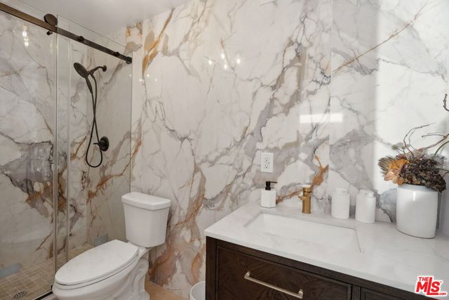234 S Tower Drive, Beverly Hills CA: https://media.crmls.org/mediaz/2894e257-1934-4b4d-847c-2ec86a258c15.jpg