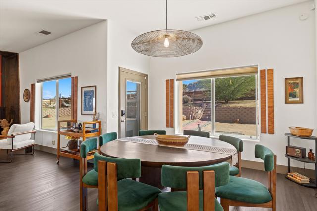 60377 Pueblo Trail, Joshua Tree CA: https://media.crmls.org/mediaz/2894ec96-b0ec-4e6f-9036-0de99883cf94.jpg