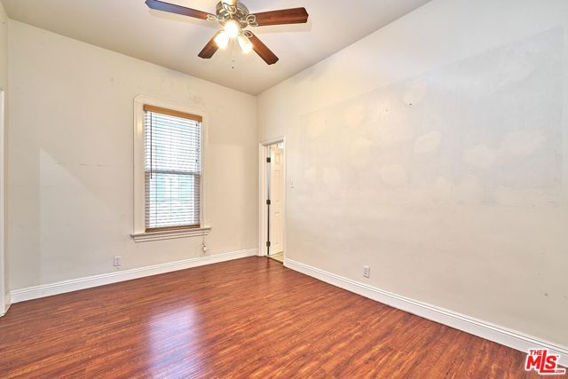 1147 S Mariposa Avenue, Los Angeles CA: https://media.crmls.org/mediaz/2895295a-3e87-44d8-8c76-ebb3a8edab2a.jpg