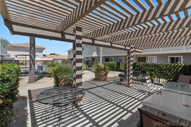 2112 East Vista Way, Vista CA: https://media.crmls.org/mediaz/289580e5-230a-42c5-9405-e89876ce1497.jpg