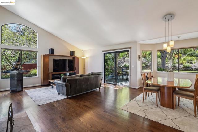 1037 Silverhill Dr, Lafayette CA: https://media.crmls.org/mediaz/289601c8-a858-4f0c-91ec-d0cd530fe4e4.jpg