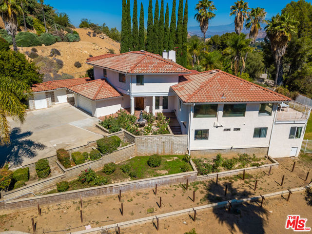 2357 Knob Hill Drive, Riverside CA: https://media.crmls.org/mediaz/28961ca8-f727-4bd8-bff0-47415678dfd4.jpg