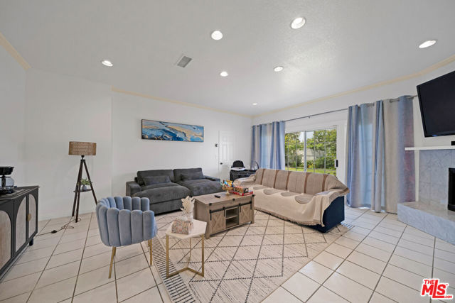 Image 15 of 45 For 15213 Daphne Avenue