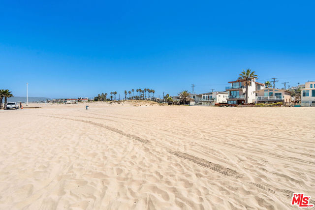 8221 Delgany Avenue, Playa del Rey CA: https://media.crmls.org/mediaz/2896b38a-54b6-4350-9bab-10d5d9a62386.jpg