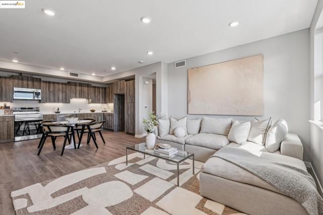 2400 Adeline ST, Oakland CA: https://media.crmls.org/mediaz/28973493-5020-462c-8f59-9bb507700f44.jpg