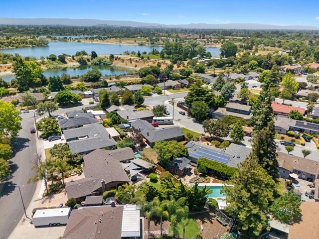 934 Hickory Way, Fremont CA: https://media.crmls.org/mediaz/2897a9c7-66f7-4168-a1b8-9e2d4a4c3e7f.jpg