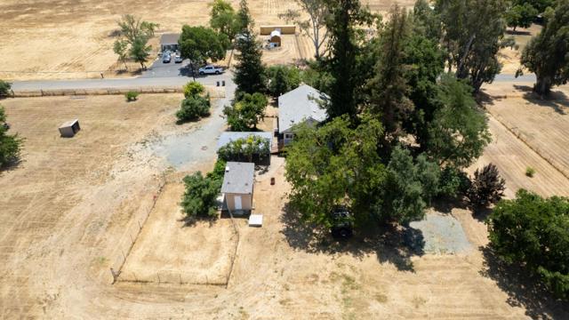 11835 Hobday Road, Wilton CA: https://media.crmls.org/mediaz/28989a20-c928-4153-938a-0dcd2f4b48f6.jpg