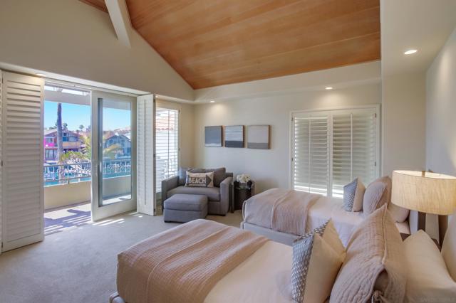 8 Buccaneer Way, Coronado CA: https://media.crmls.org/mediaz/2898dc2a-6135-40b2-85ae-24edb6f0b7c5.jpg
