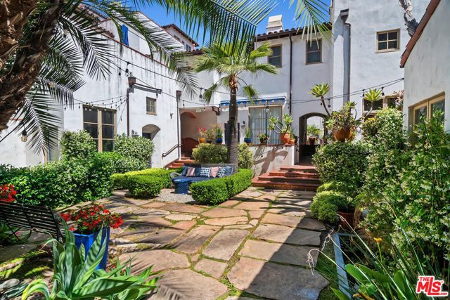1414 N Harper Avenue, West Hollywood CA: https://media.crmls.org/mediaz/28993eeb-cc6b-47f0-8f20-3ad02363529f.jpg