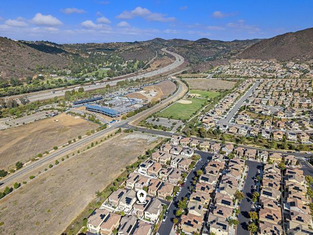 35406 Brown Galloway Ln, Fallbrook CA: https://media.crmls.org/mediaz/28996fec-b673-4325-9df9-8b2ab60427a1.jpg