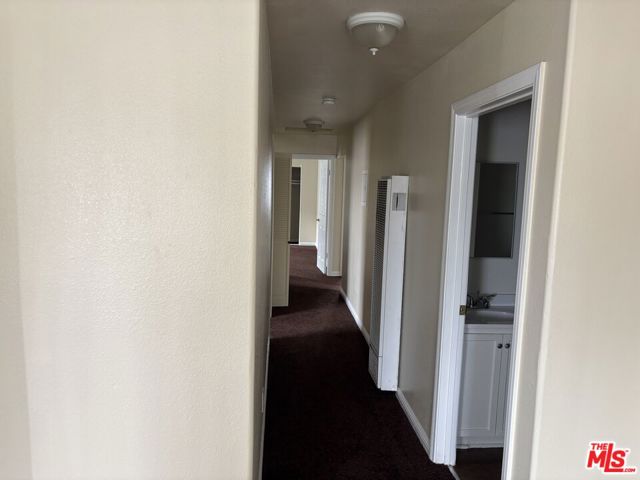 242 W 60th Street, Los Angeles CA: https://media.crmls.org/mediaz/2899b7fd-622e-4566-af6f-20192fddab34.jpg