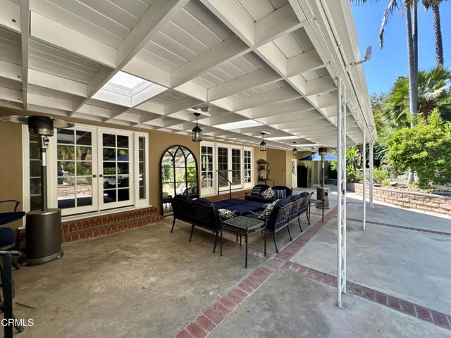 1535 Glenmont Drive, Glendale CA: https://media.crmls.org/mediaz/289aaf93-8150-4535-b900-29e2d12126e3.jpg