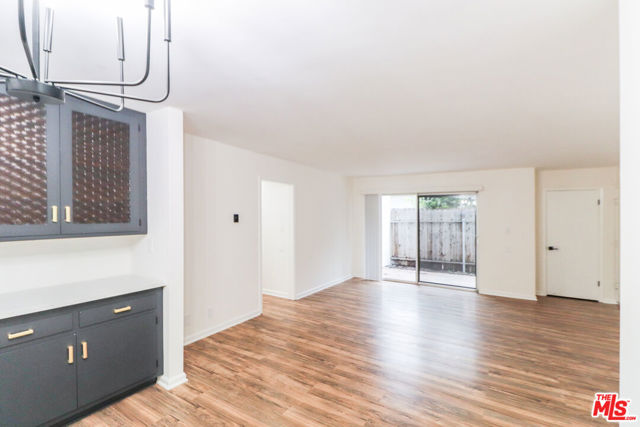 2602 Carnegie Lane, Redondo Beach CA: https://media.crmls.org/mediaz/289ada6b-3606-46fe-a168-abd628355b30.jpg