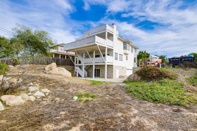 131 Scenic Dr, El Cajon CA: https://media.crmls.org/mediaz/289ae301-252c-4e41-8d29-25b32f3a518f.jpg