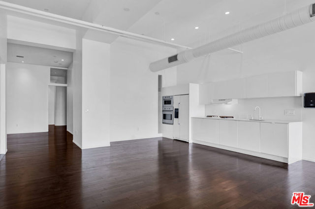 1645 Vine Street, Los Angeles CA: https://media.crmls.org/mediaz/289b768d-5900-4ee9-a24e-9497bcc3195e.jpg