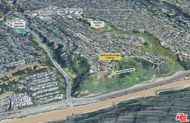 15419 Via De Las Olas, Pacific Palisades CA: https://media.crmls.org/mediaz/289bede8-d653-49c0-8ea5-3e7a115d5d02.jpg