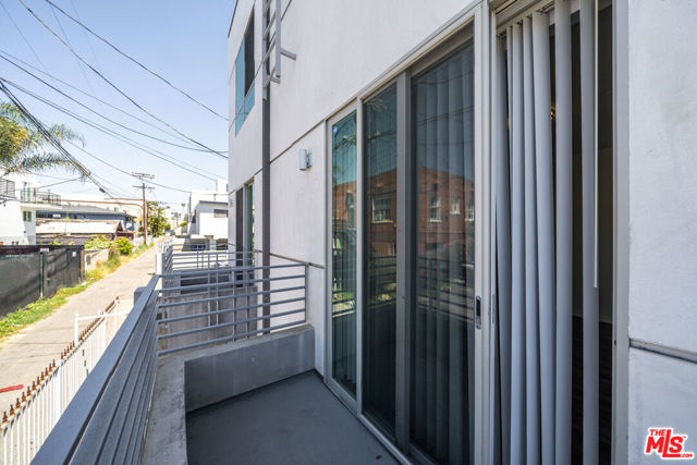 5941 Barton Avenue, Los Angeles CA: https://media.crmls.org/mediaz/289cb56c-9f29-4cec-8ed6-4ba67ae7b56f.jpg
