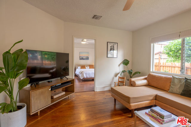 732 N Toledo Walk, Long Beach CA: https://media.crmls.org/mediaz/289d4a08-59b3-434d-b002-feef7dddd768.jpg