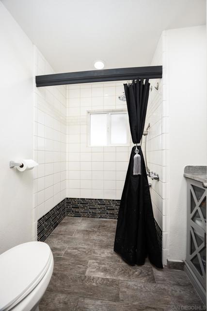 1815 Sweetwater Rd, Spring Valley CA: https://media.crmls.org/mediaz/289dc292-e771-4616-8795-ae1c9127a2ce.jpg