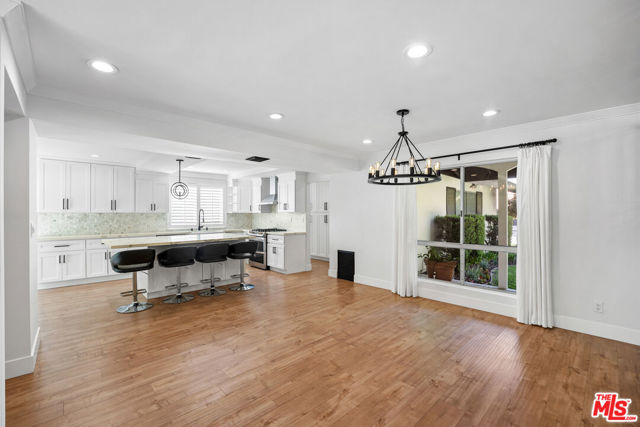 22619 Town Crier Road, Calabasas CA: https://media.crmls.org/mediaz/289e3817-d712-4b56-ab28-2f41311cf1c2.jpg