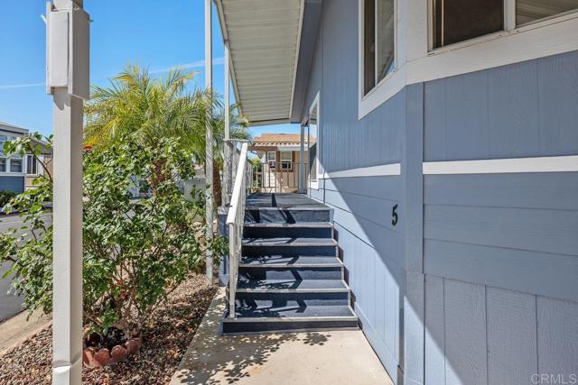 Detail Gallery Image 10 of 43 For 1001 S Hale Ave #5,  Escondido,  CA 92029 - 3 Beds | 2 Baths