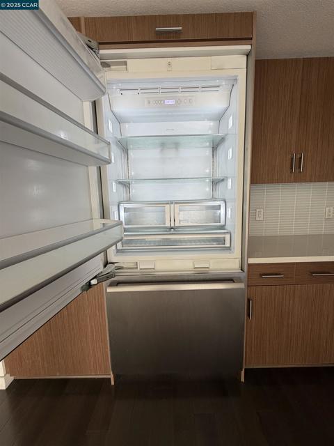 2655 Bush, San Francisco CA: https://media.crmls.org/mediaz/289f311c-5ebc-4c0c-8216-3723b9c3cc24.jpg