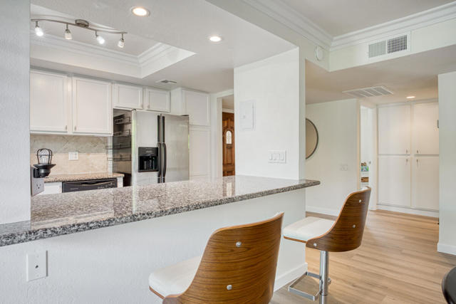 400 N Sunrise Way, Palm Springs CA: https://media.crmls.org/mediaz/289f3303-1466-4cc1-9e53-b9ded4c9c177.jpg