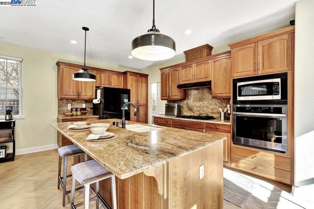1166 Taraya Terrace, Hercules CA: https://media.crmls.org/mediaz/289f5519-c61a-4f11-87d1-0d5e737f3d78.jpg