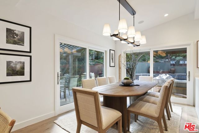 1305 Duende Lane, Pacific Palisades CA: https://media.crmls.org/mediaz/289feabb-f143-4c8b-bd20-c9a53d56b9f3.jpg