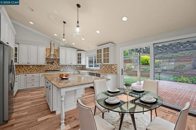 260 Saint Christopher Dr, Danville CA: https://media.crmls.org/mediaz/28a084ab-2486-4221-a10a-e7a69b201558.jpg