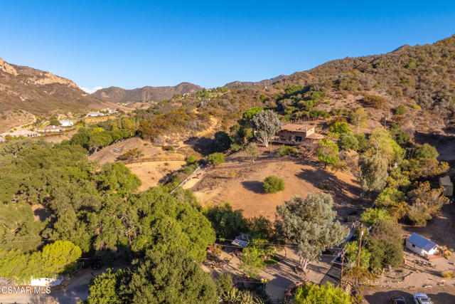 356 E Carlisle Road, Thousand Oaks CA: https://media.crmls.org/mediaz/28a13552-e1fe-4a45-b6fe-320a6788427a.jpg