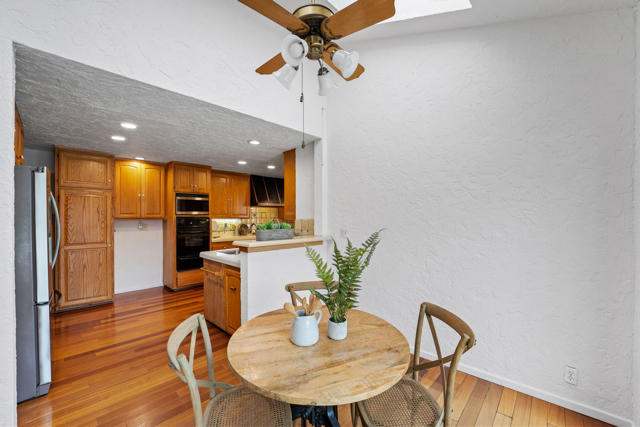 5324 Felice Place, Woodland Hills CA: https://media.crmls.org/mediaz/28a16b6c-a279-4d99-a422-efdfe5481423.jpg