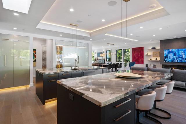 424 Occidental Avenue, San Mateo CA: https://media.crmls.org/mediaz/28a17483-516d-4d75-8e7d-d6db1e196133.jpg
