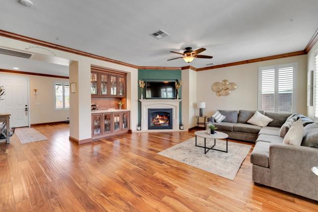 2369 S Creekside Drive, Los Banos CA: https://media.crmls.org/mediaz/28a24d74-9e53-4f0f-9f05-c4514068ce0a.jpg