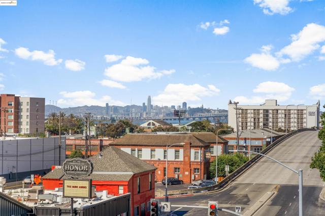 1364 Powell St, Emeryville CA: https://media.crmls.org/mediaz/28a26294-cb6c-49c5-b4c2-a5ad89d6084b.jpg
