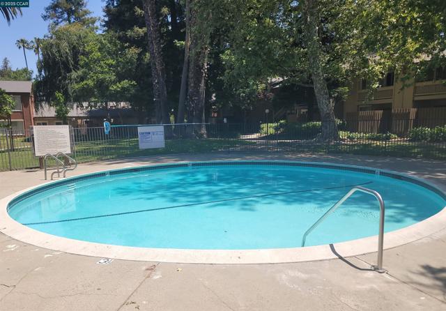 810 Oak Grove Rd, Concord CA: https://media.crmls.org/mediaz/28a2890e-a496-4275-bf14-5090f13d7c14.jpg