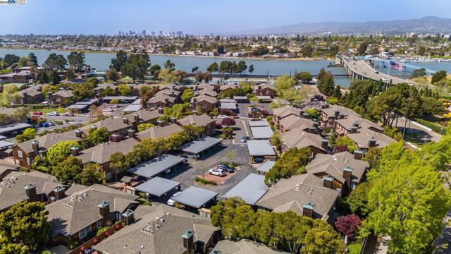 642 Centre Ct, Alameda CA: https://media.crmls.org/mediaz/28a2f2b2-3b75-413e-8c54-3ac7411fecf2.jpg