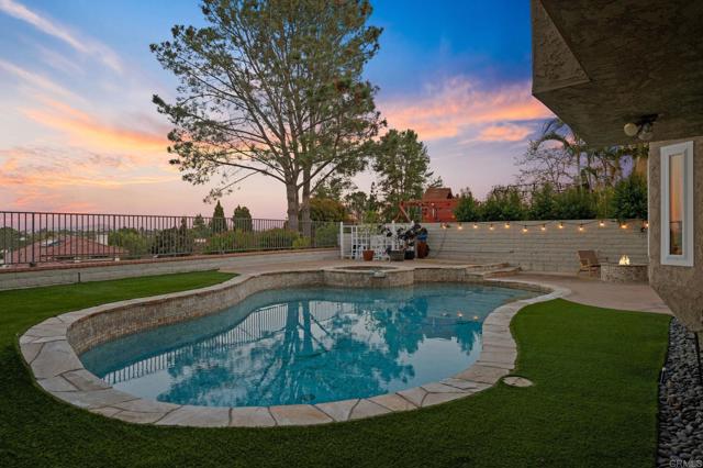 213 Via Palacio, Encinitas CA: https://media.crmls.org/mediaz/28a3306f-9683-4802-9e21-7aab02625c66.jpg