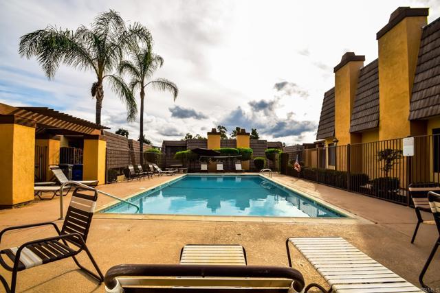 2170 Alpine Glen Pl., Alpine CA: https://media.crmls.org/mediaz/28a51b1b-060f-49c1-b25c-00bbb3863a50.jpg