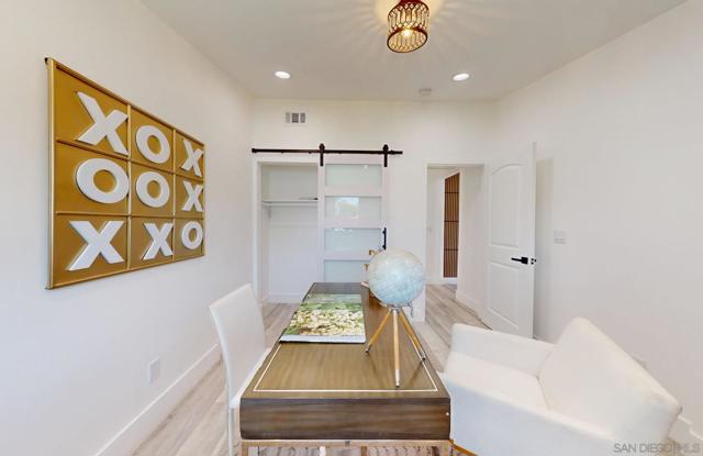 873 Towne Street, Costa Mesa CA: https://media.crmls.org/mediaz/28a54455-f5ce-4a6e-a12d-d95fecd0beb0.jpg