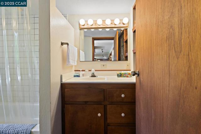 37 La Madronal, Orinda CA: https://media.crmls.org/mediaz/28a5585d-057a-42dd-b3a9-18d2d182cd0d.jpg