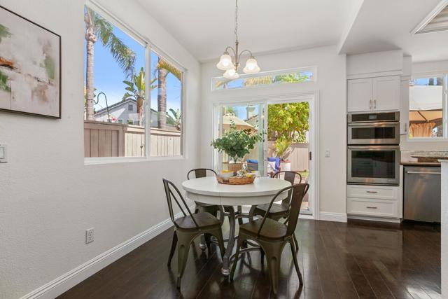 2490 Bear Rock Gln, Escondido CA: https://media.crmls.org/mediaz/28a5faae-f72b-4511-b1ea-3e553749bac0.jpg